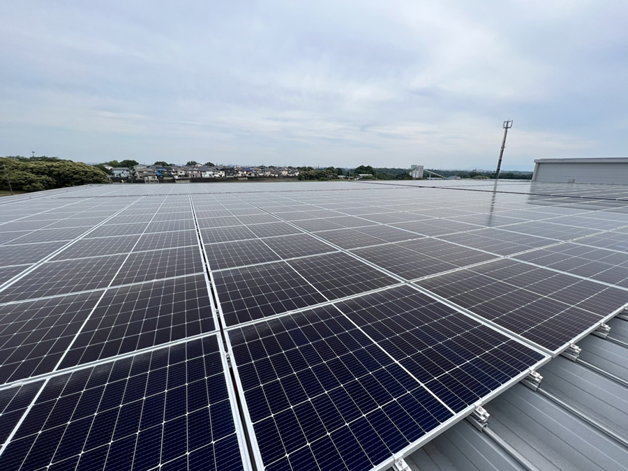 岐阜工場の屋根に設置した太陽光発電パネル（2023年稼働開始）